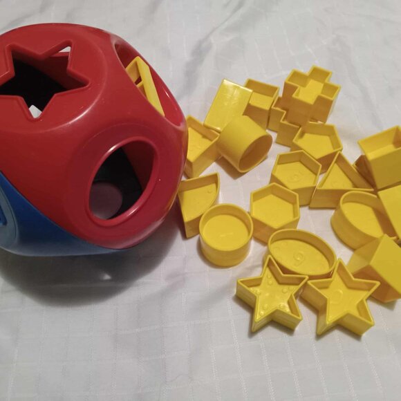 Vintage Tupperware Shape-O red and blue ball with two set yellow blocks (no box) - Picture 3 of 3
